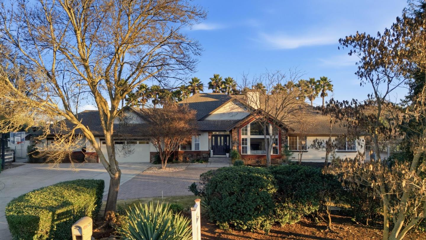 Detail Gallery Image 4 of 74 For 380 W Middle Ave, Morgan Hill,  CA 95037 - 4 Beds | 2/1 Baths