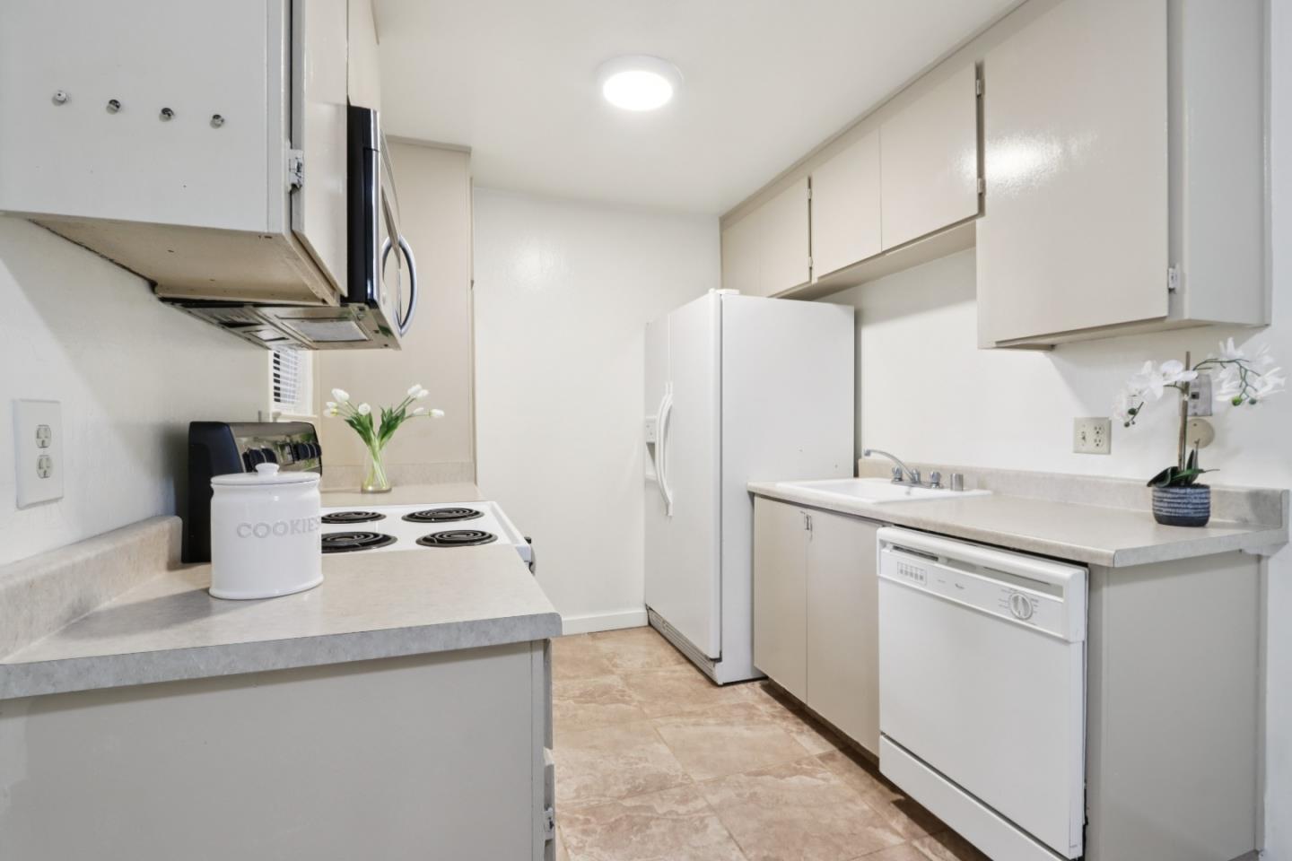 Detail Gallery Image 11 of 58 For 4205 Golden Oaks Ln, Monterey,  CA 93940 - 1 Beds | 1 Baths