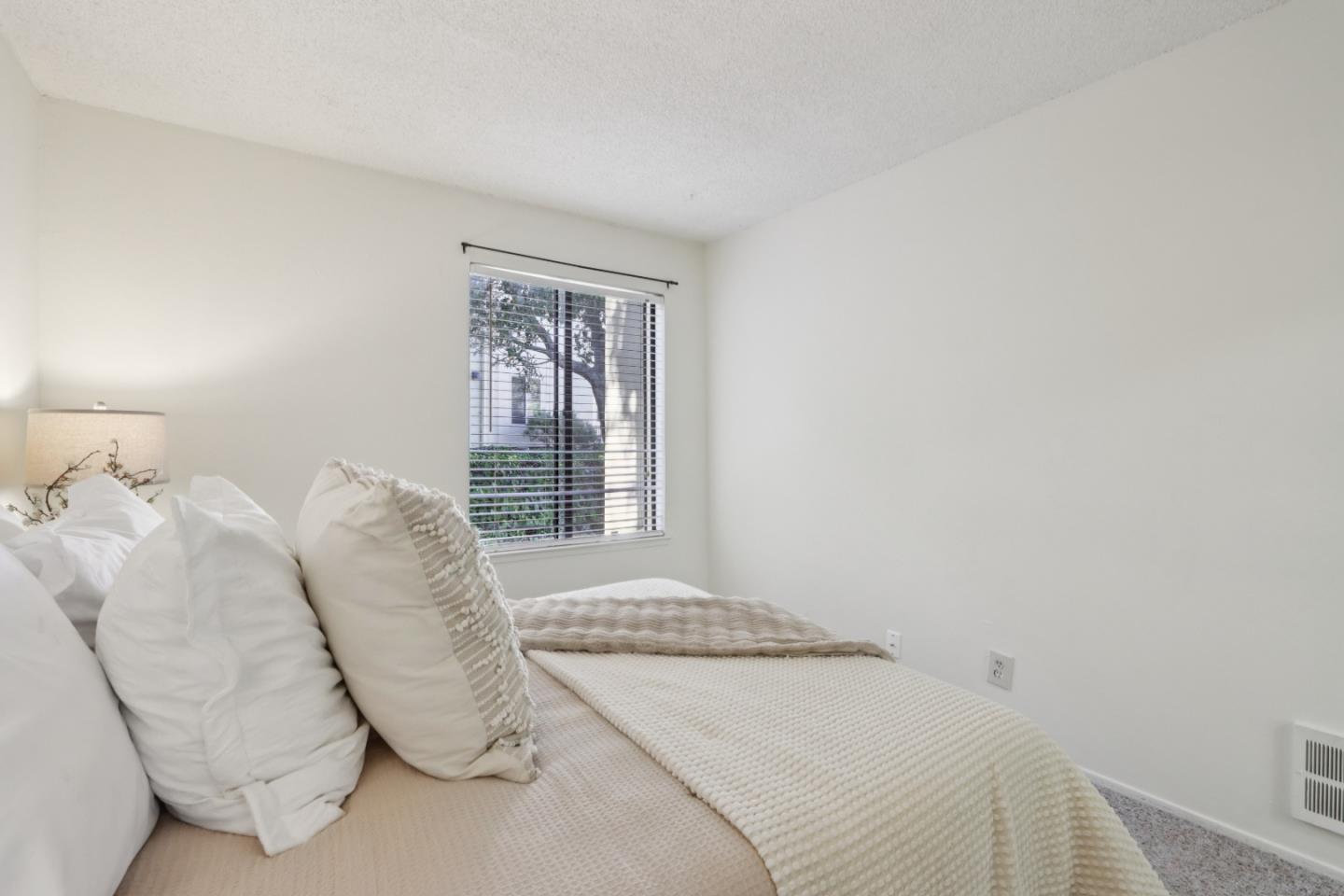 Detail Gallery Image 16 of 58 For 4205 Golden Oaks Ln, Monterey,  CA 93940 - 1 Beds | 1 Baths