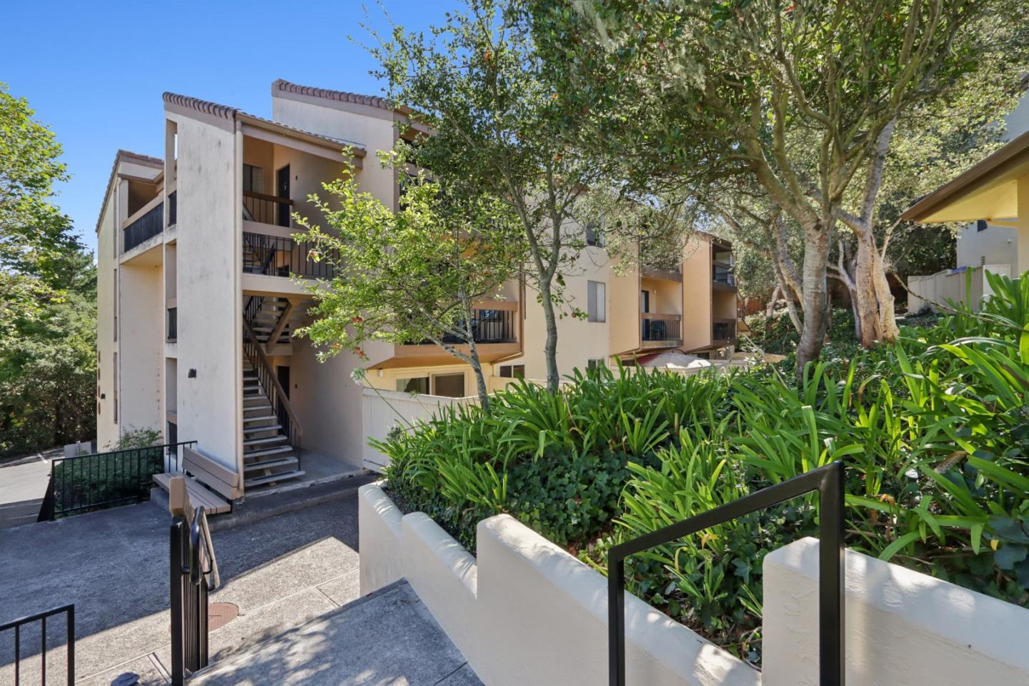 Detail Gallery Image 23 of 58 For 4205 Golden Oaks Ln, Monterey,  CA 93940 - 1 Beds | 1 Baths