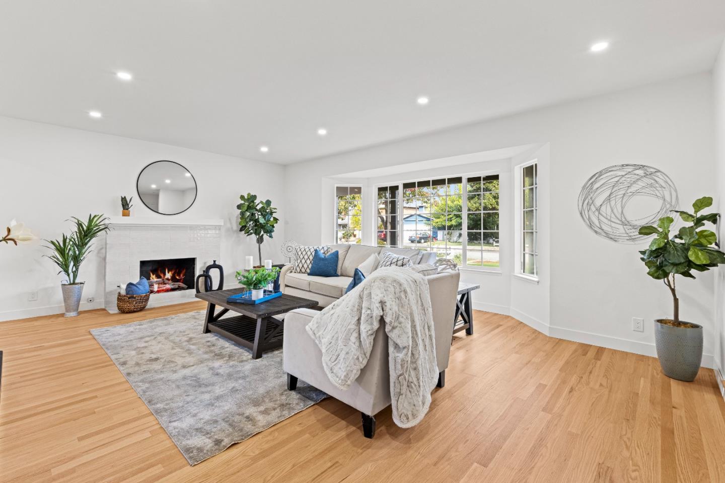 Detail Gallery Image 11 of 84 For 1688 Grizilo Dr, San Jose,  CA 95124 - 5 Beds | 2/1 Baths