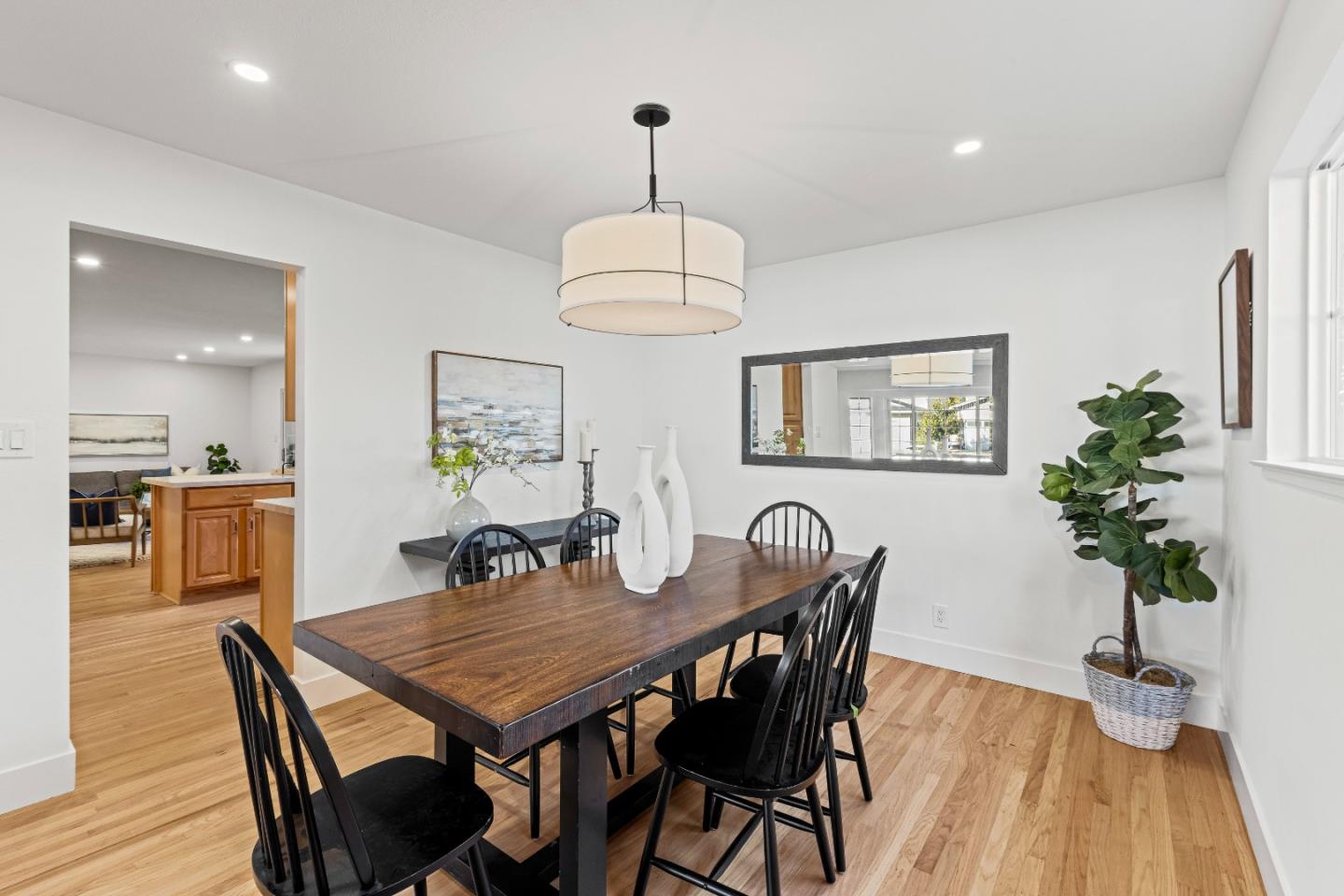 Detail Gallery Image 14 of 84 For 1688 Grizilo Dr, San Jose,  CA 95124 - 5 Beds | 2/1 Baths