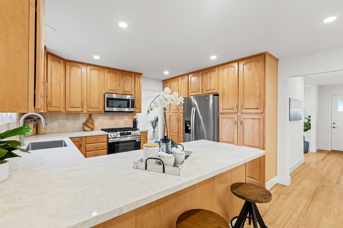Detail Gallery Image 18 of 84 For 1688 Grizilo Dr, San Jose,  CA 95124 - 5 Beds | 2/1 Baths
