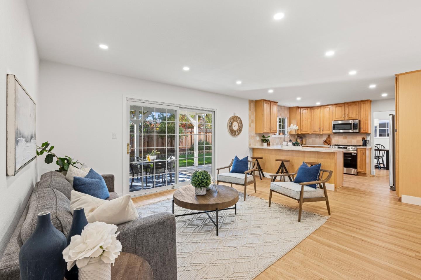 Detail Gallery Image 22 of 84 For 1688 Grizilo Dr, San Jose,  CA 95124 - 5 Beds | 2/1 Baths