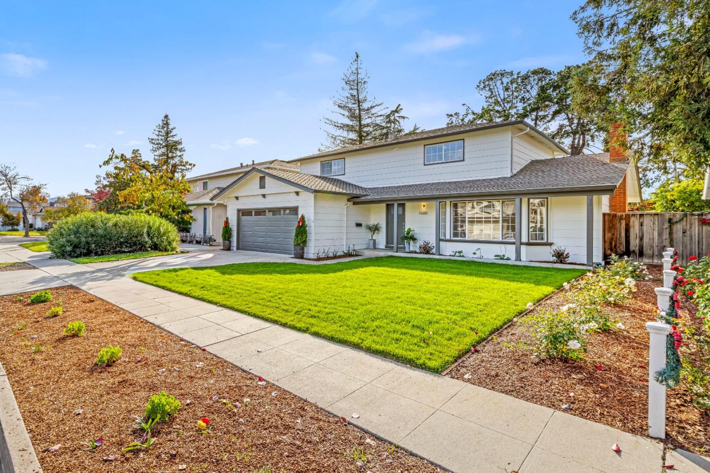 Detail Gallery Image 4 of 84 For 1688 Grizilo Dr, San Jose,  CA 95124 - 5 Beds | 2/1 Baths