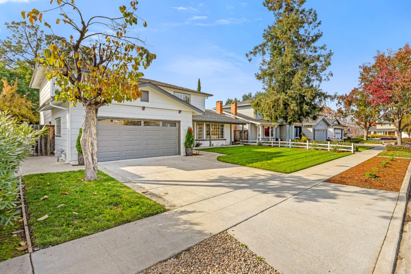 Detail Gallery Image 5 of 84 For 1688 Grizilo Dr, San Jose,  CA 95124 - 5 Beds | 2/1 Baths