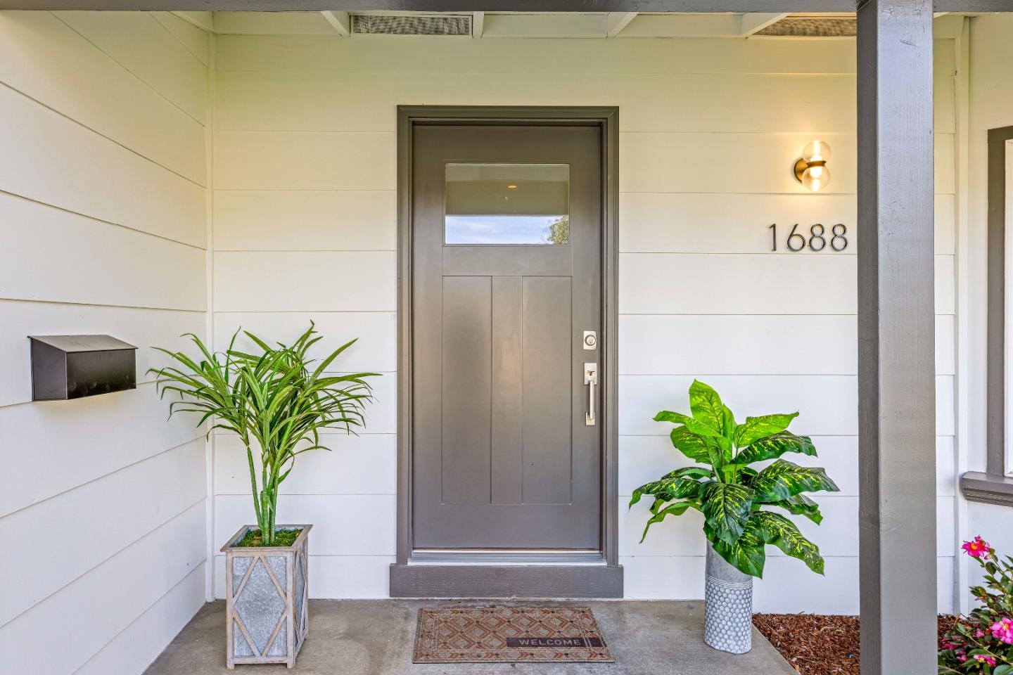 Detail Gallery Image 6 of 84 For 1688 Grizilo Dr, San Jose,  CA 95124 - 5 Beds | 2/1 Baths