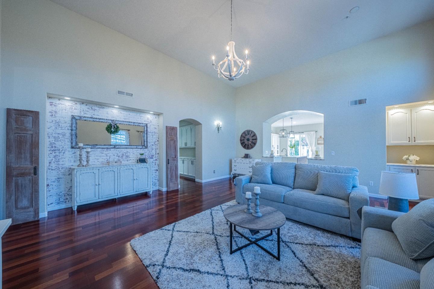 Detail Gallery Image 10 of 54 For 1119 First St, San Juan Bautista,  CA 95045 - 4 Beds | 3 Baths