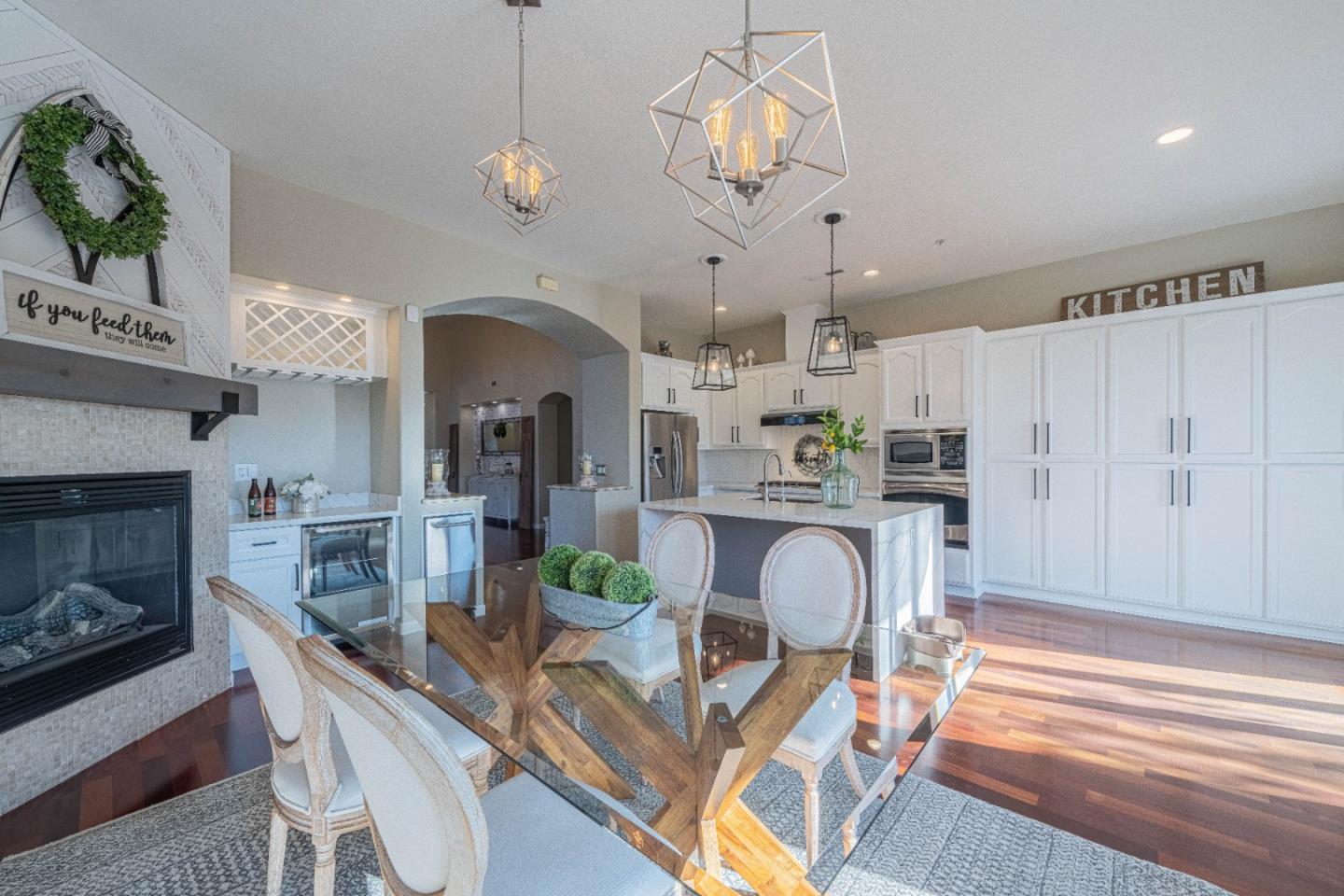 Detail Gallery Image 14 of 54 For 1119 First St, San Juan Bautista,  CA 95045 - 4 Beds | 3 Baths