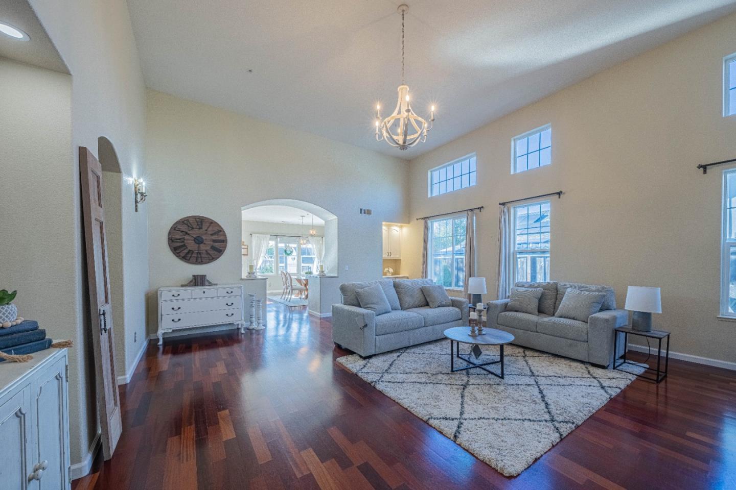 Detail Gallery Image 8 of 54 For 1119 First St, San Juan Bautista,  CA 95045 - 4 Beds | 3 Baths