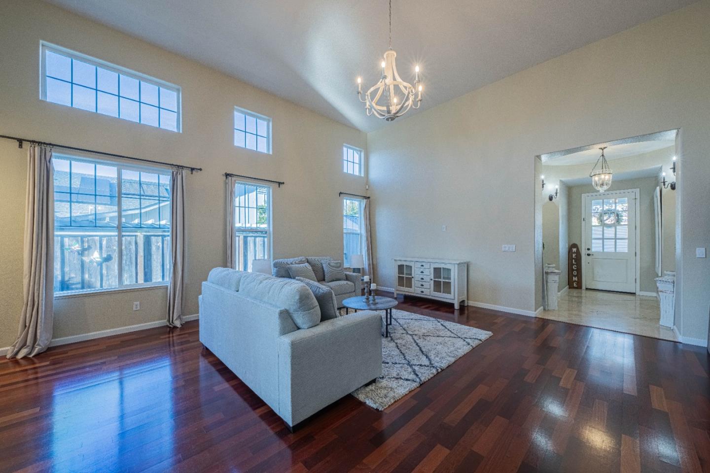 Detail Gallery Image 9 of 54 For 1119 First St, San Juan Bautista,  CA 95045 - 4 Beds | 3 Baths