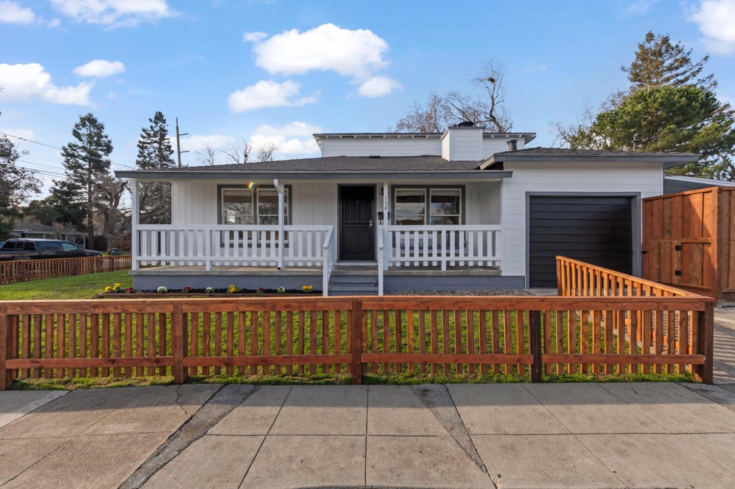 Detail Gallery Image 2 of 40 For 754 Topaz St, Redwood City,  CA 94061 - 3 Beds | 2 Baths