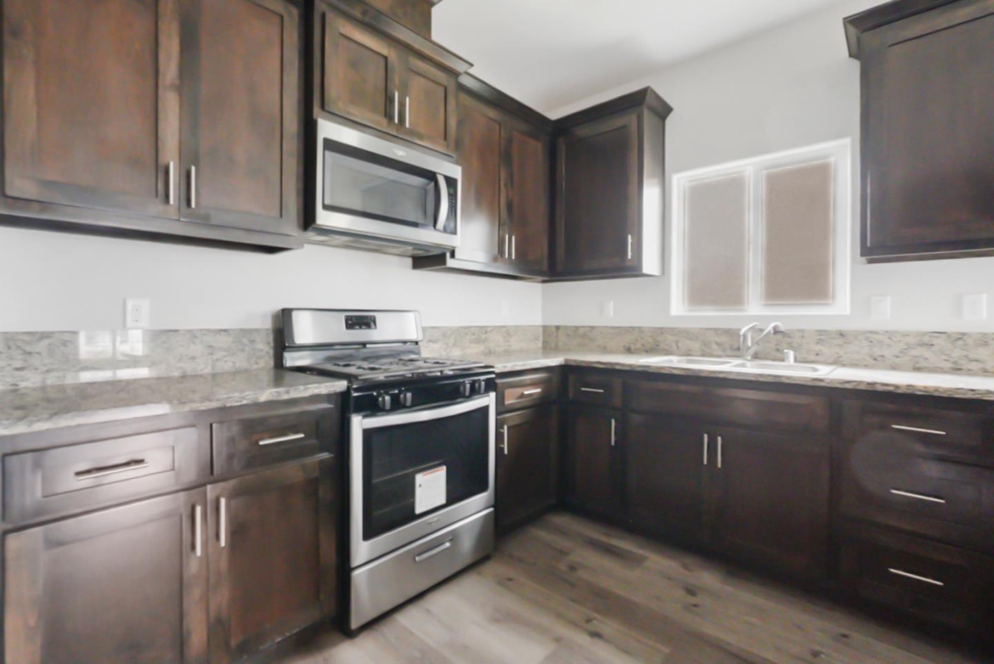 Detail Gallery Image 4 of 9 For 683 Granada Ct, Merced,  CA 95341 - 3 Beds | 2 Baths