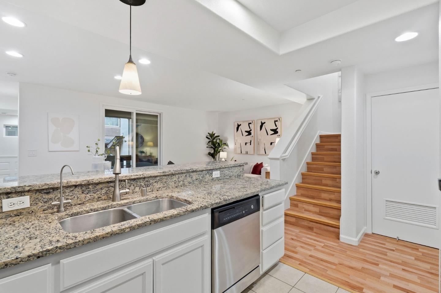 Detail Gallery Image 10 of 30 For 663 Modern Ice Dr, San Jose,  CA 95112 - 3 Beds | 2 Baths