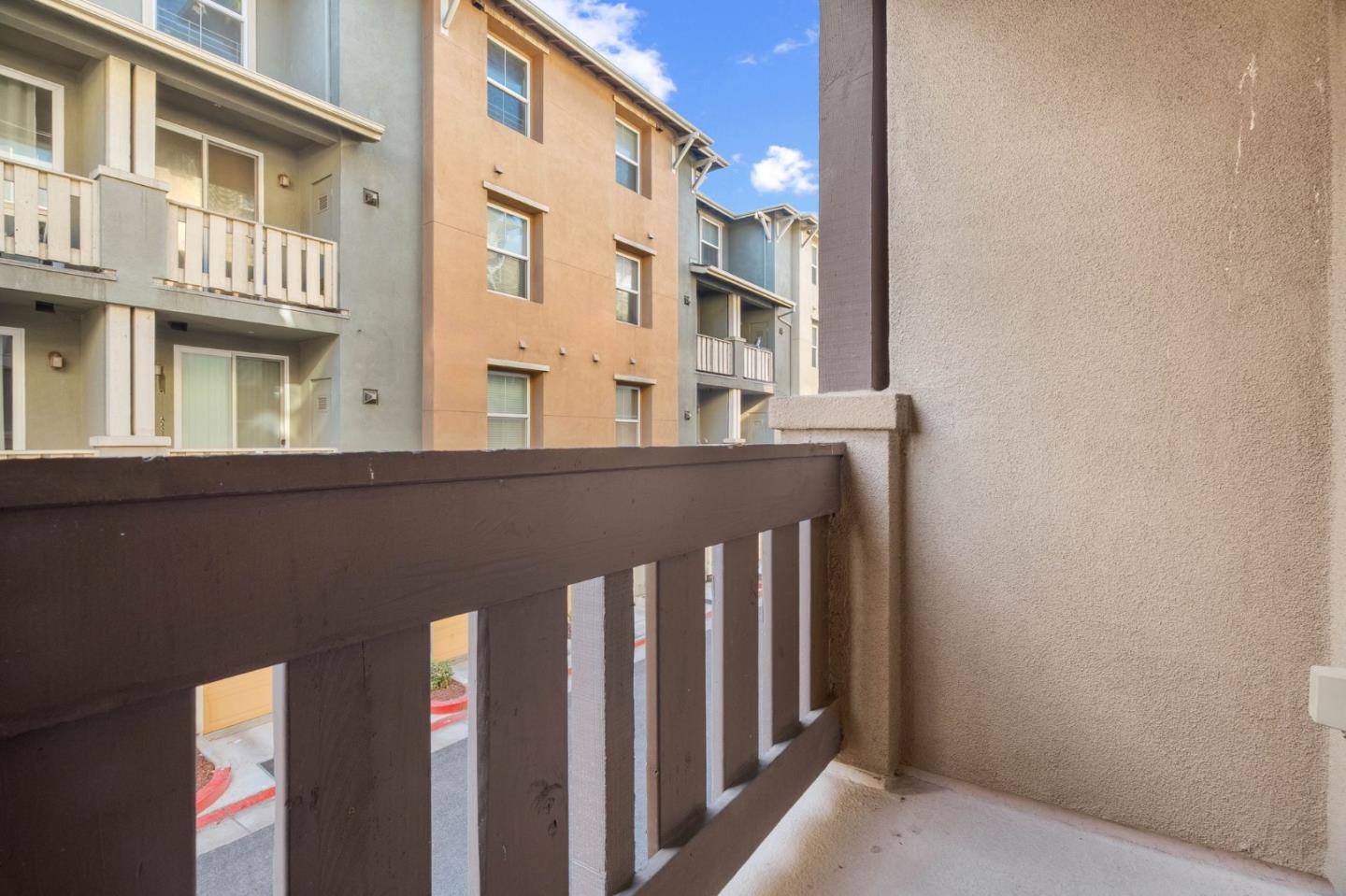 Detail Gallery Image 13 of 30 For 663 Modern Ice Dr, San Jose,  CA 95112 - 3 Beds | 2 Baths