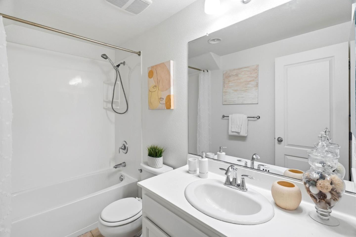 Detail Gallery Image 15 of 30 For 663 Modern Ice Dr, San Jose,  CA 95112 - 3 Beds | 2 Baths