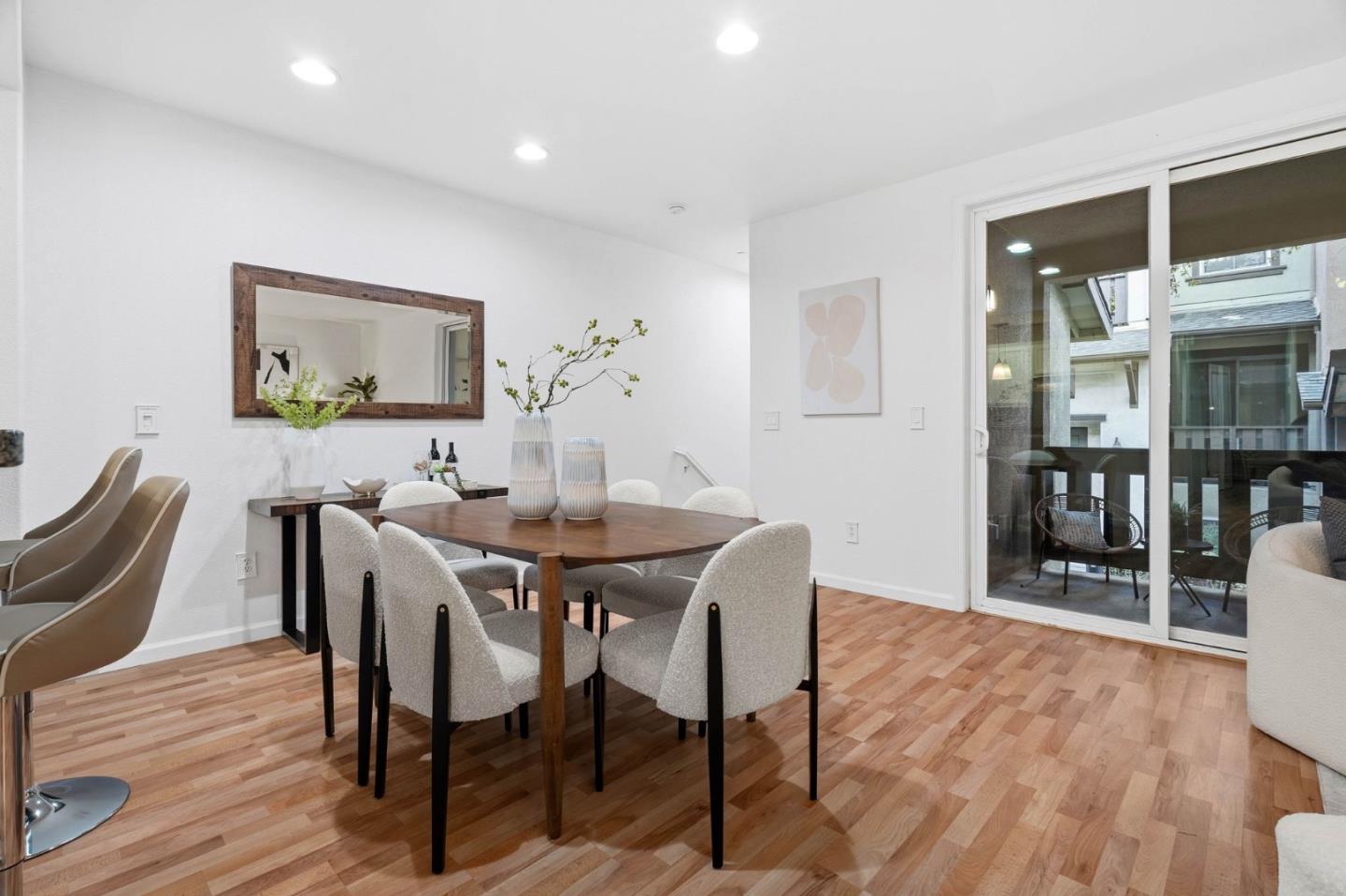 Detail Gallery Image 3 of 30 For 663 Modern Ice Dr, San Jose,  CA 95112 - 3 Beds | 2 Baths