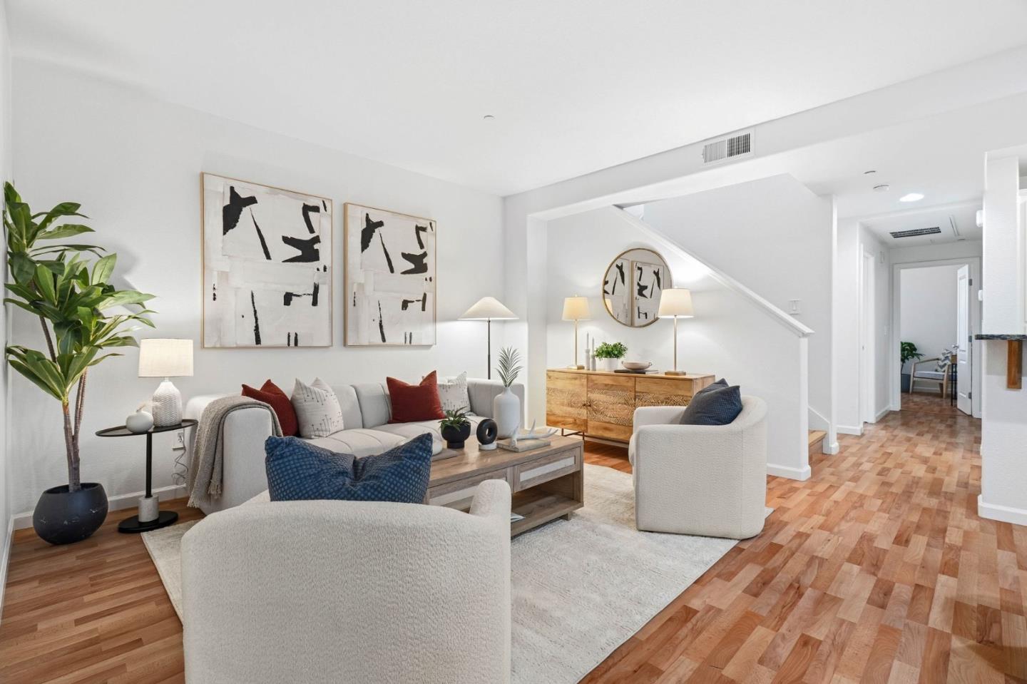 Detail Gallery Image 5 of 30 For 663 Modern Ice Dr, San Jose,  CA 95112 - 3 Beds | 2 Baths