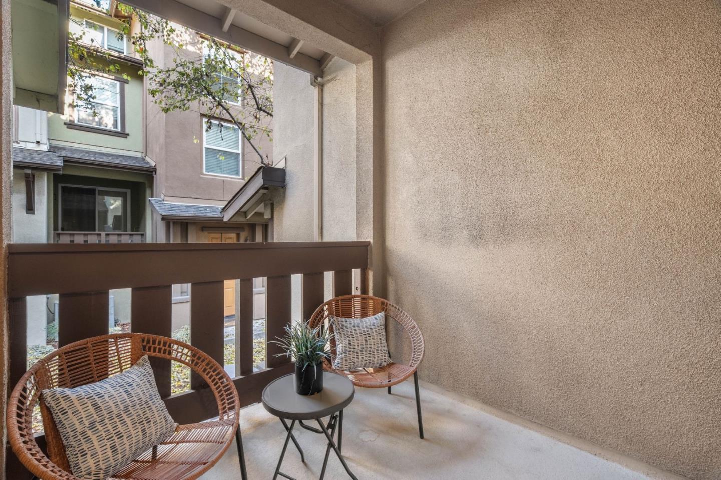 Detail Gallery Image 7 of 30 For 663 Modern Ice Dr, San Jose,  CA 95112 - 3 Beds | 2 Baths