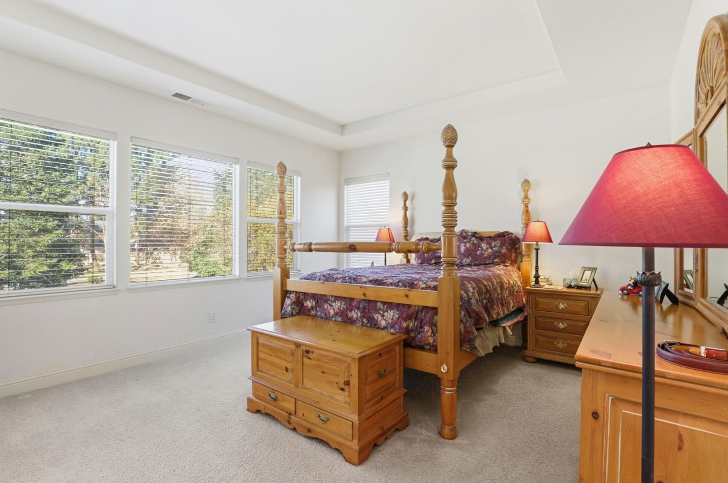 Detail Gallery Image 10 of 27 For 1955 Domaine Dr, Morgan Hill,  CA 95037 - 4 Beds | 3/1 Baths