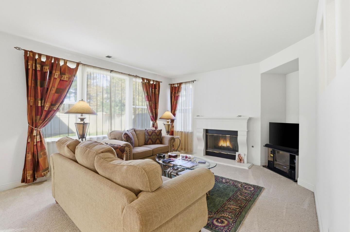 Detail Gallery Image 5 of 27 For 1955 Domaine Dr, Morgan Hill,  CA 95037 - 4 Beds | 3/1 Baths