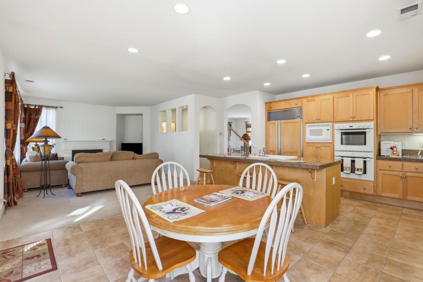 Detail Gallery Image 6 of 27 For 1955 Domaine Dr, Morgan Hill,  CA 95037 - 4 Beds | 3/1 Baths