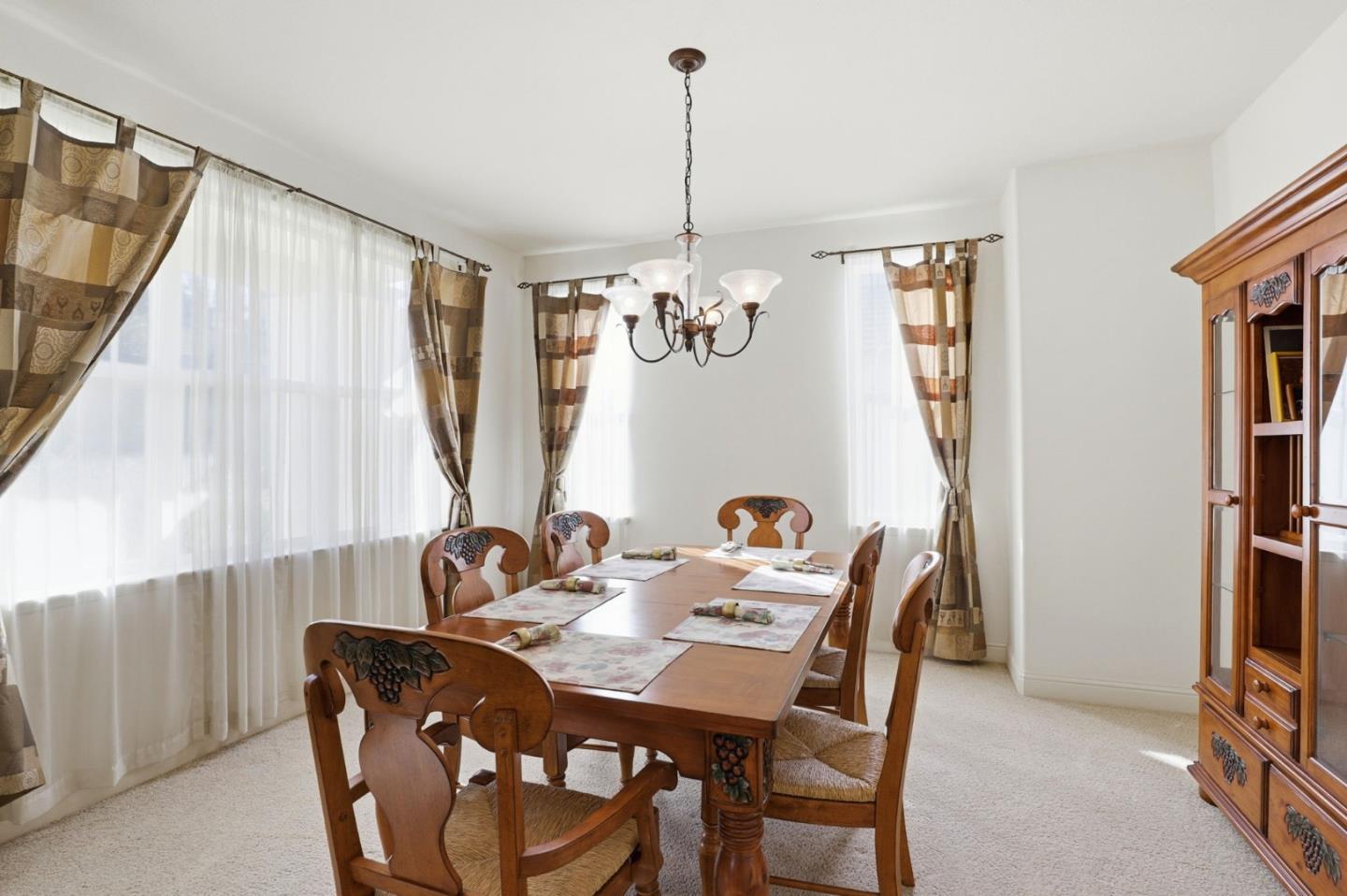 Detail Gallery Image 7 of 27 For 1955 Domaine Dr, Morgan Hill,  CA 95037 - 4 Beds | 3/1 Baths