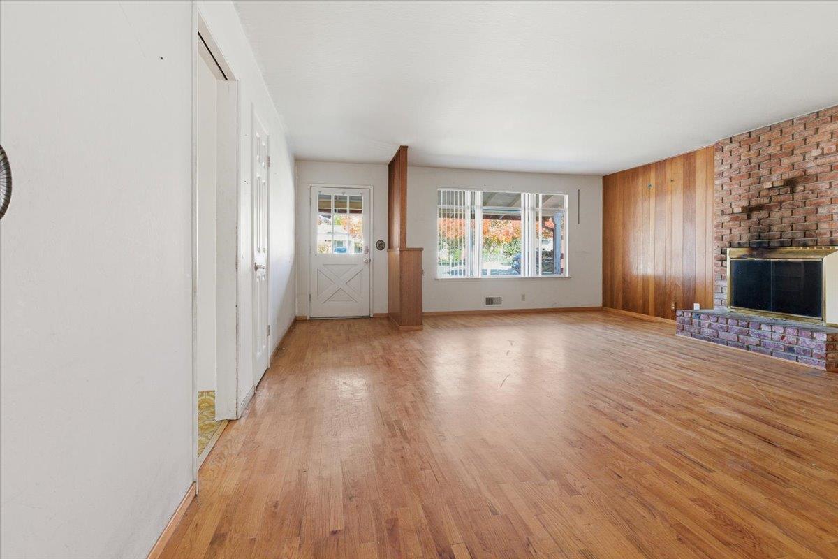 Detail Gallery Image 8 of 61 For 236 S Claremont Ave, San Jose,  CA 95127 - 3 Beds | 2 Baths