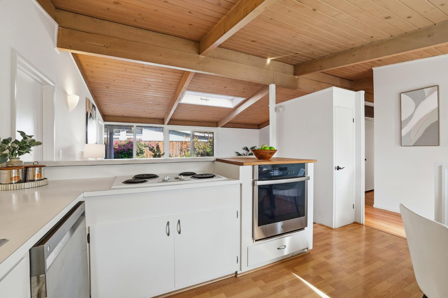 Detail Gallery Image 11 of 33 For 3839 Ross Rd, Palo Alto,  CA 94303 - 3 Beds | 2 Baths