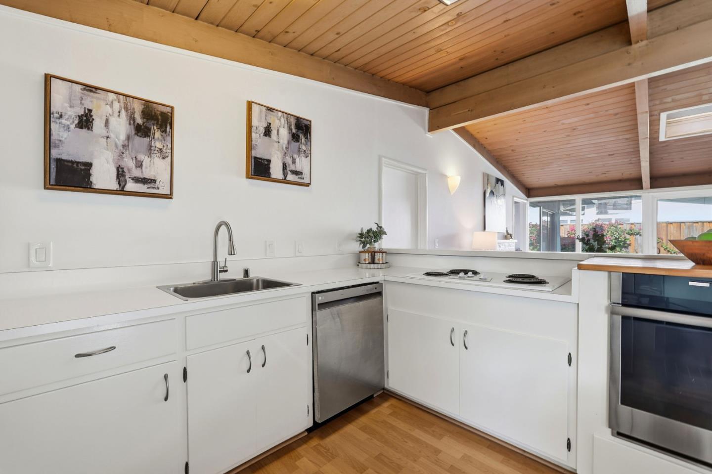 Detail Gallery Image 12 of 33 For 3839 Ross Rd, Palo Alto,  CA 94303 - 3 Beds | 2 Baths