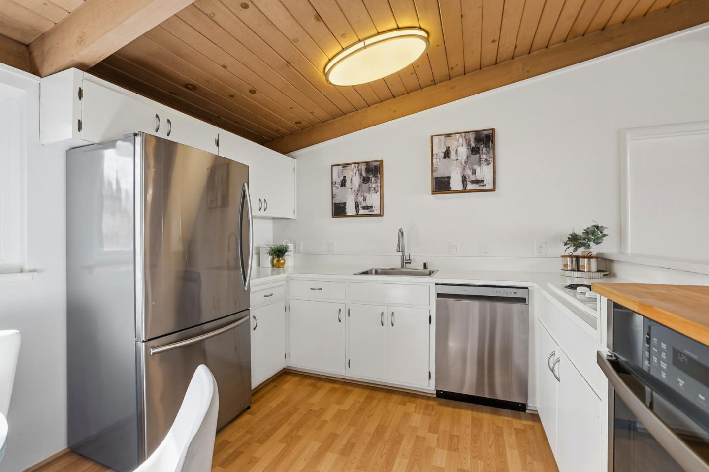 Detail Gallery Image 13 of 33 For 3839 Ross Rd, Palo Alto,  CA 94303 - 3 Beds | 2 Baths