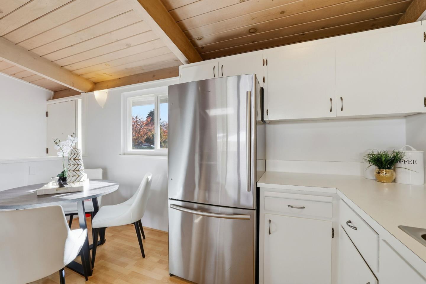 Detail Gallery Image 14 of 33 For 3839 Ross Rd, Palo Alto,  CA 94303 - 3 Beds | 2 Baths