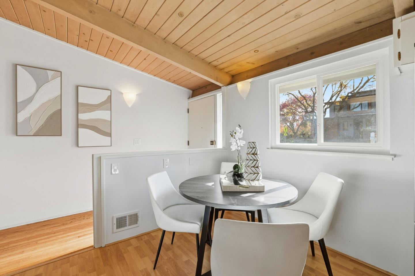 Detail Gallery Image 16 of 33 For 3839 Ross Rd, Palo Alto,  CA 94303 - 3 Beds | 2 Baths