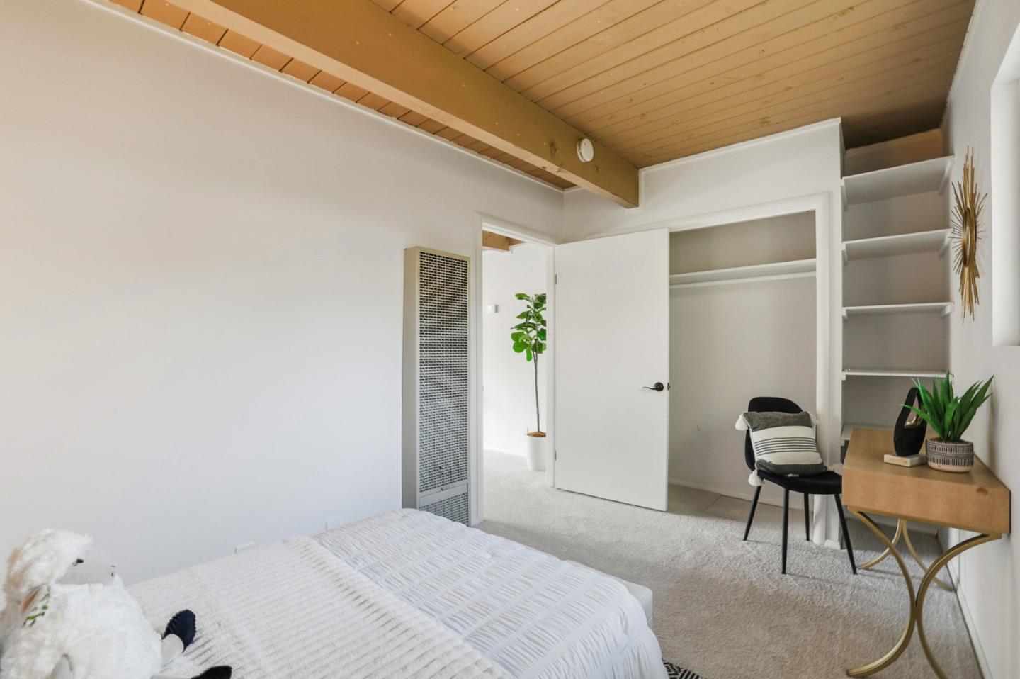 Detail Gallery Image 18 of 33 For 3839 Ross Rd, Palo Alto,  CA 94303 - 3 Beds | 2 Baths