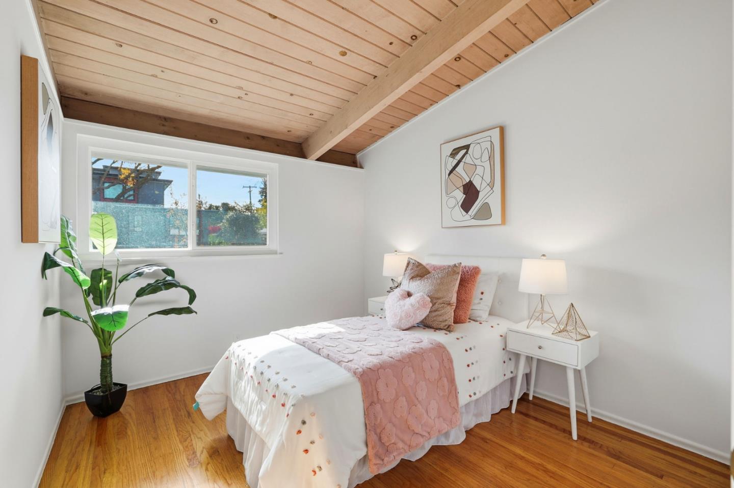 Detail Gallery Image 19 of 33 For 3839 Ross Rd, Palo Alto,  CA 94303 - 3 Beds | 2 Baths