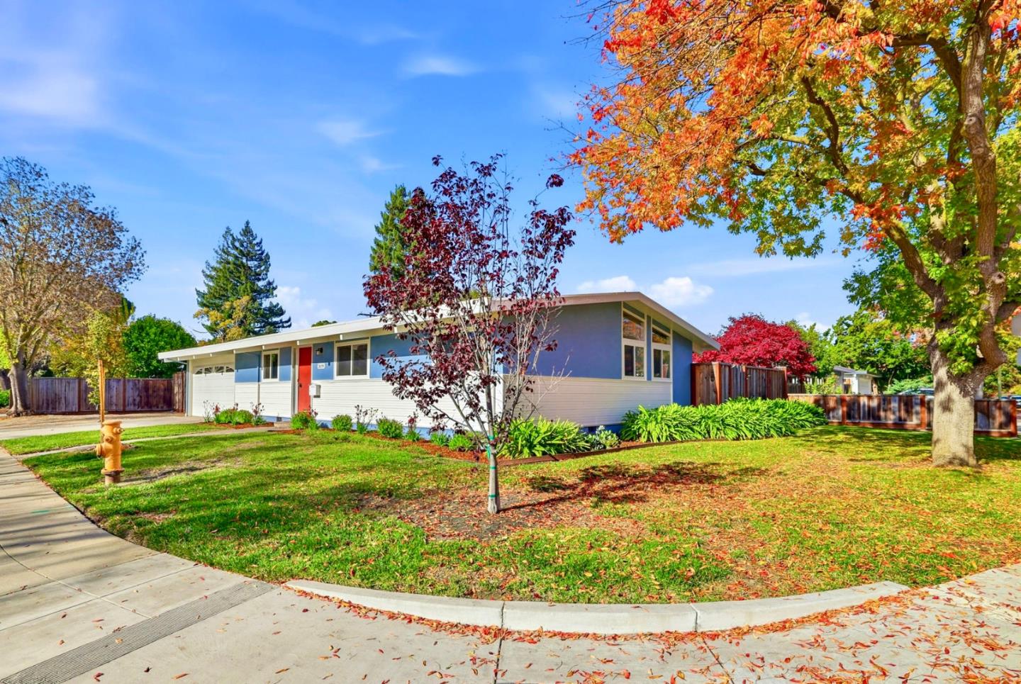 Detail Gallery Image 2 of 33 For 3839 Ross Rd, Palo Alto,  CA 94303 - 3 Beds | 2 Baths