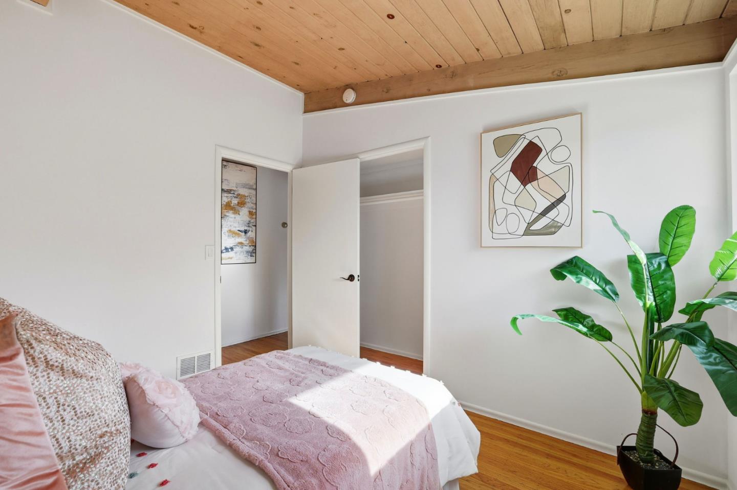 Detail Gallery Image 20 of 33 For 3839 Ross Rd, Palo Alto,  CA 94303 - 3 Beds | 2 Baths