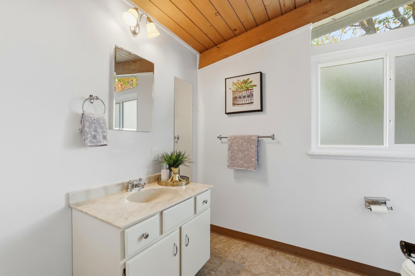 Detail Gallery Image 27 of 33 For 3839 Ross Rd, Palo Alto,  CA 94303 - 3 Beds | 2 Baths