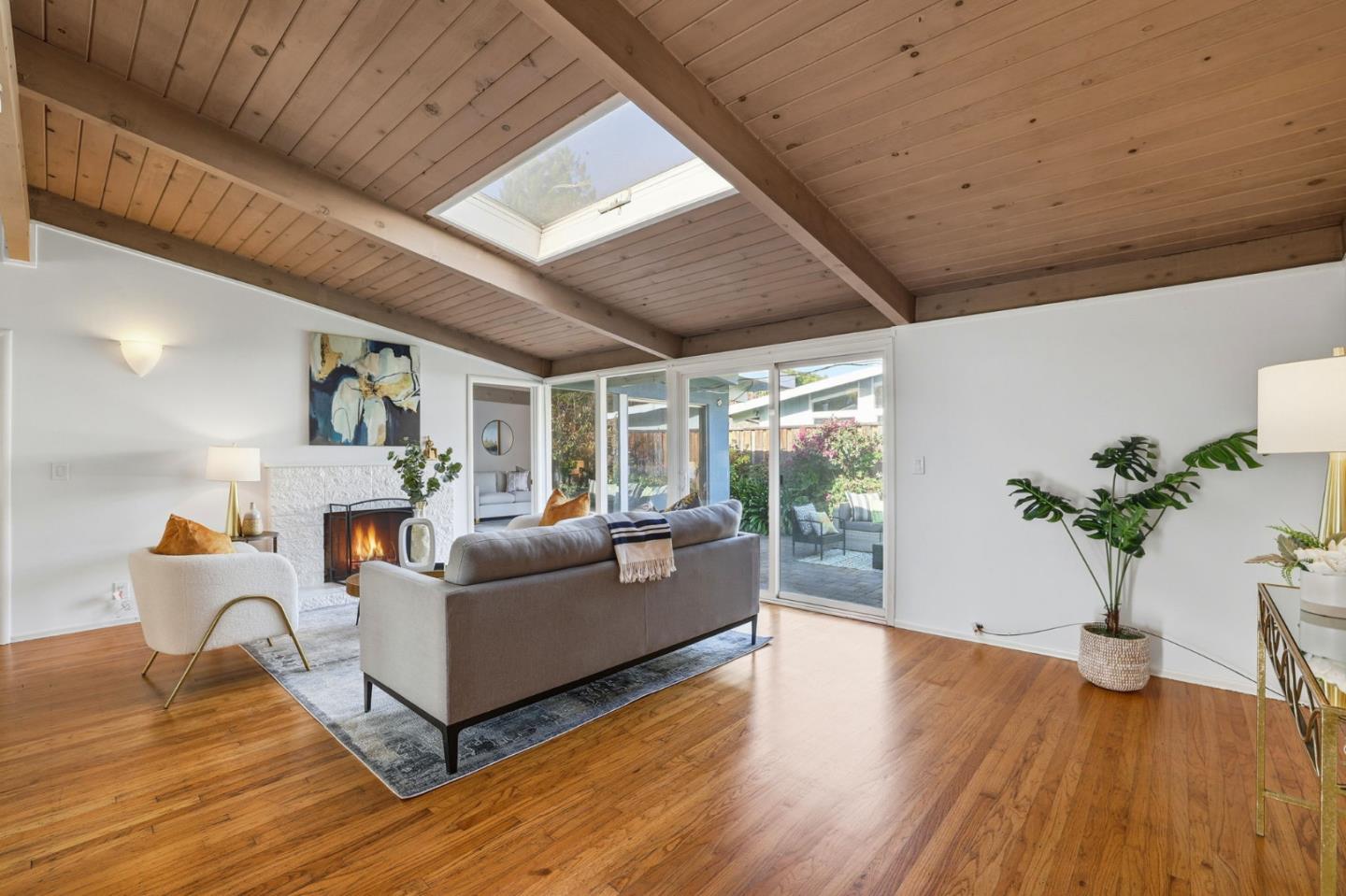 Detail Gallery Image 5 of 33 For 3839 Ross Rd, Palo Alto,  CA 94303 - 3 Beds | 2 Baths