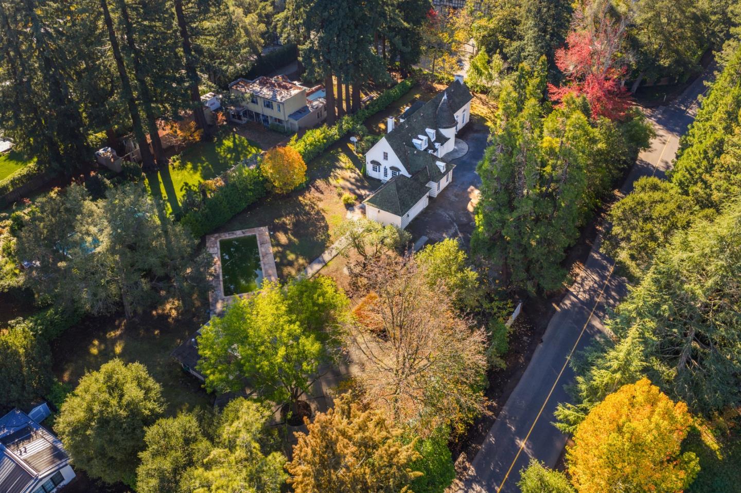 Detail Gallery Image 16 of 21 For 123 Stockbridge Ave, Atherton,  CA 94027 - 4 Beds | 4 Baths