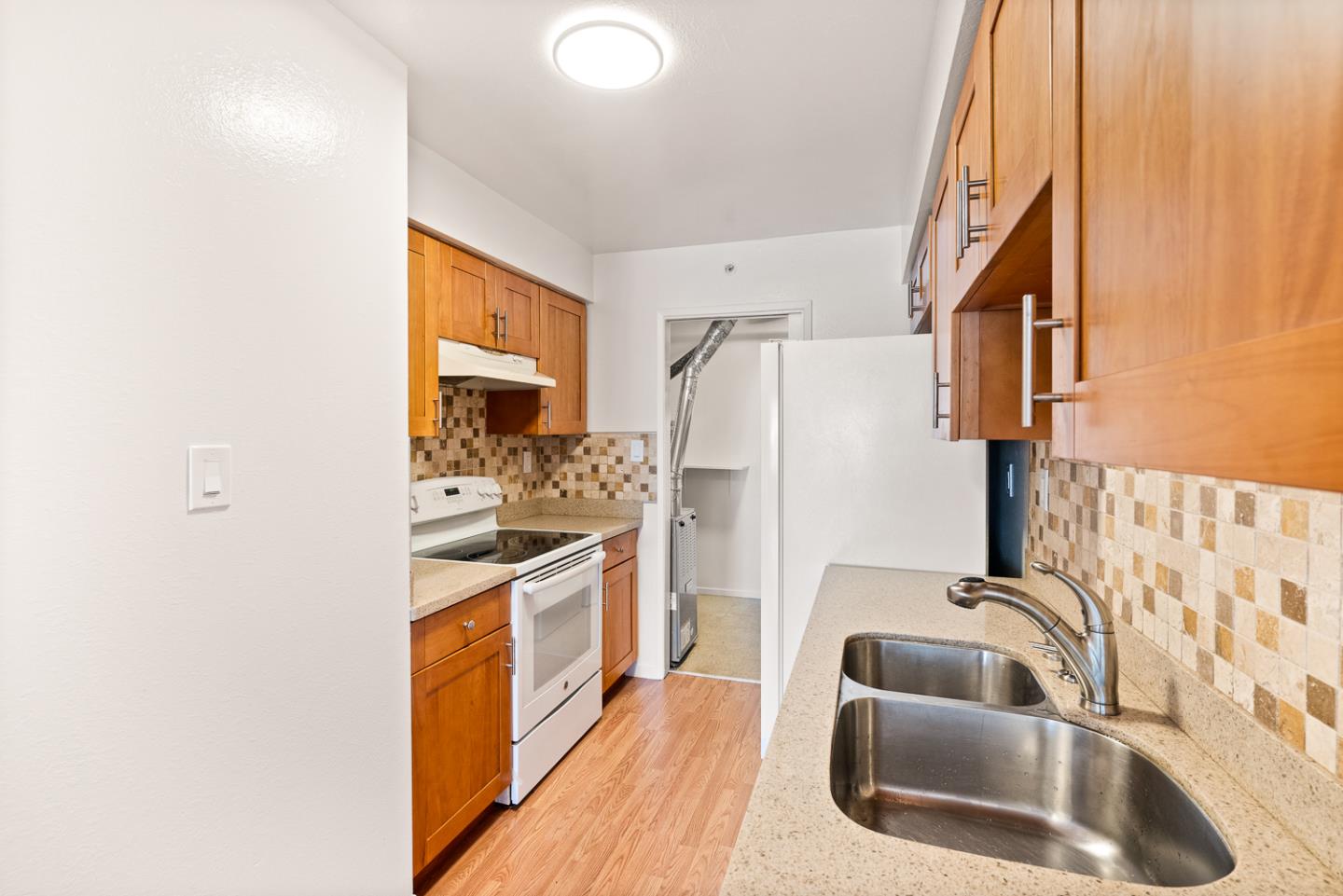 Detail Gallery Image 6 of 28 For 2419 Rowntree Way, South San Francisco,  CA 94080 - 2 Beds | 1 Baths