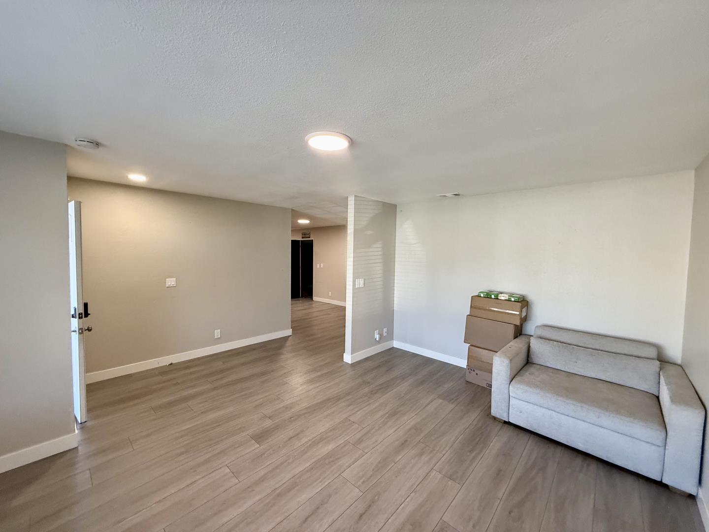 Detail Gallery Image 5 of 13 For 464 Fellom Ct, Gilroy,  CA 95020 - 4 Beds | 2 Baths