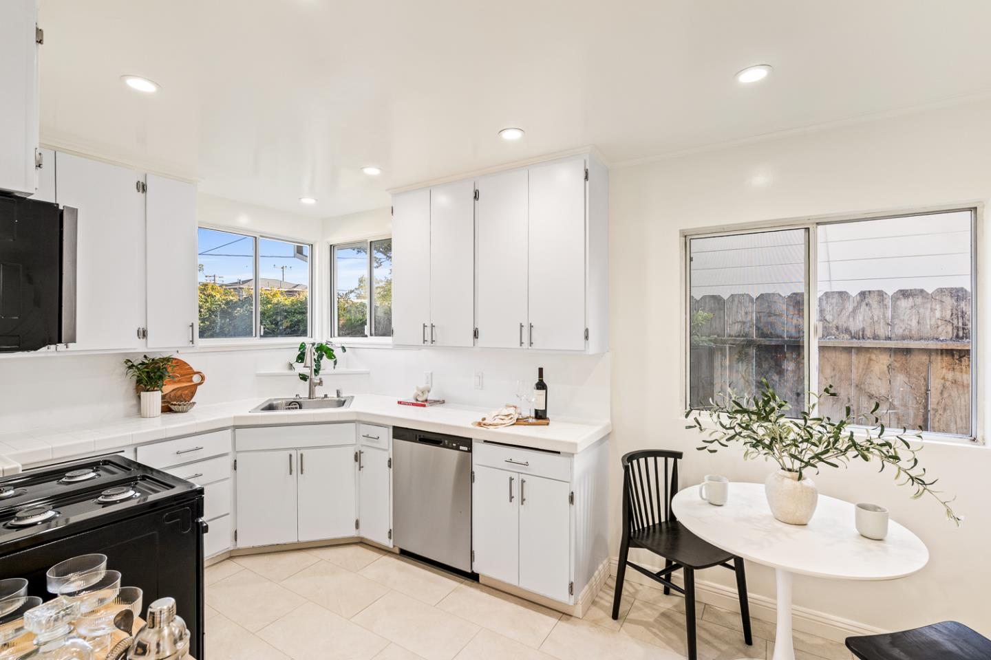 Detail Gallery Image 15 of 47 For 120 Greenwood Dr, South San Francisco,  CA 94080 - 3 Beds | 1 Baths