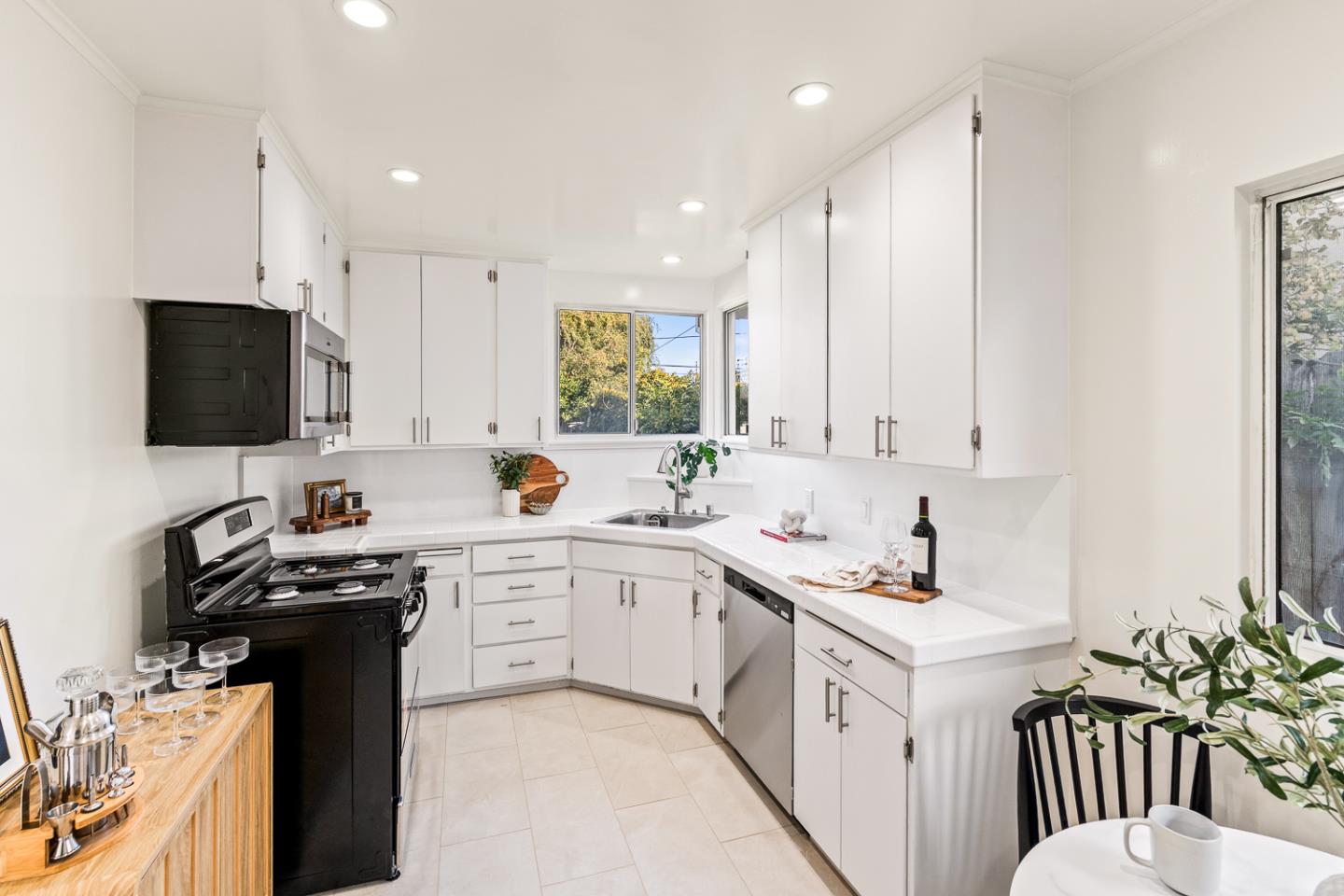 Detail Gallery Image 16 of 47 For 120 Greenwood Dr, South San Francisco,  CA 94080 - 3 Beds | 1 Baths