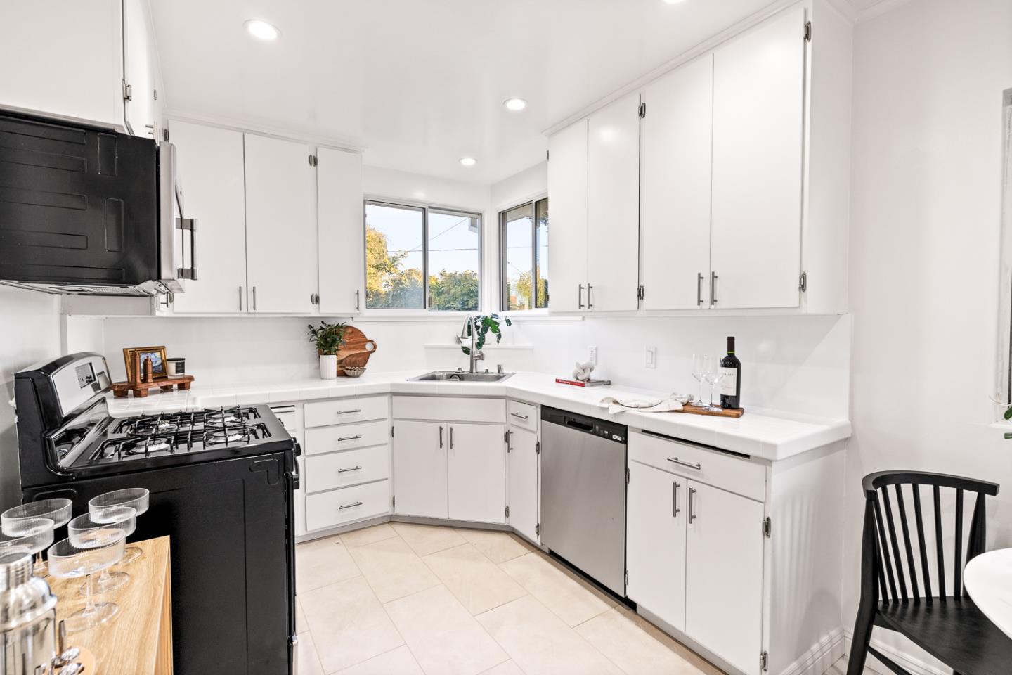 Detail Gallery Image 17 of 47 For 120 Greenwood Dr, South San Francisco,  CA 94080 - 3 Beds | 1 Baths