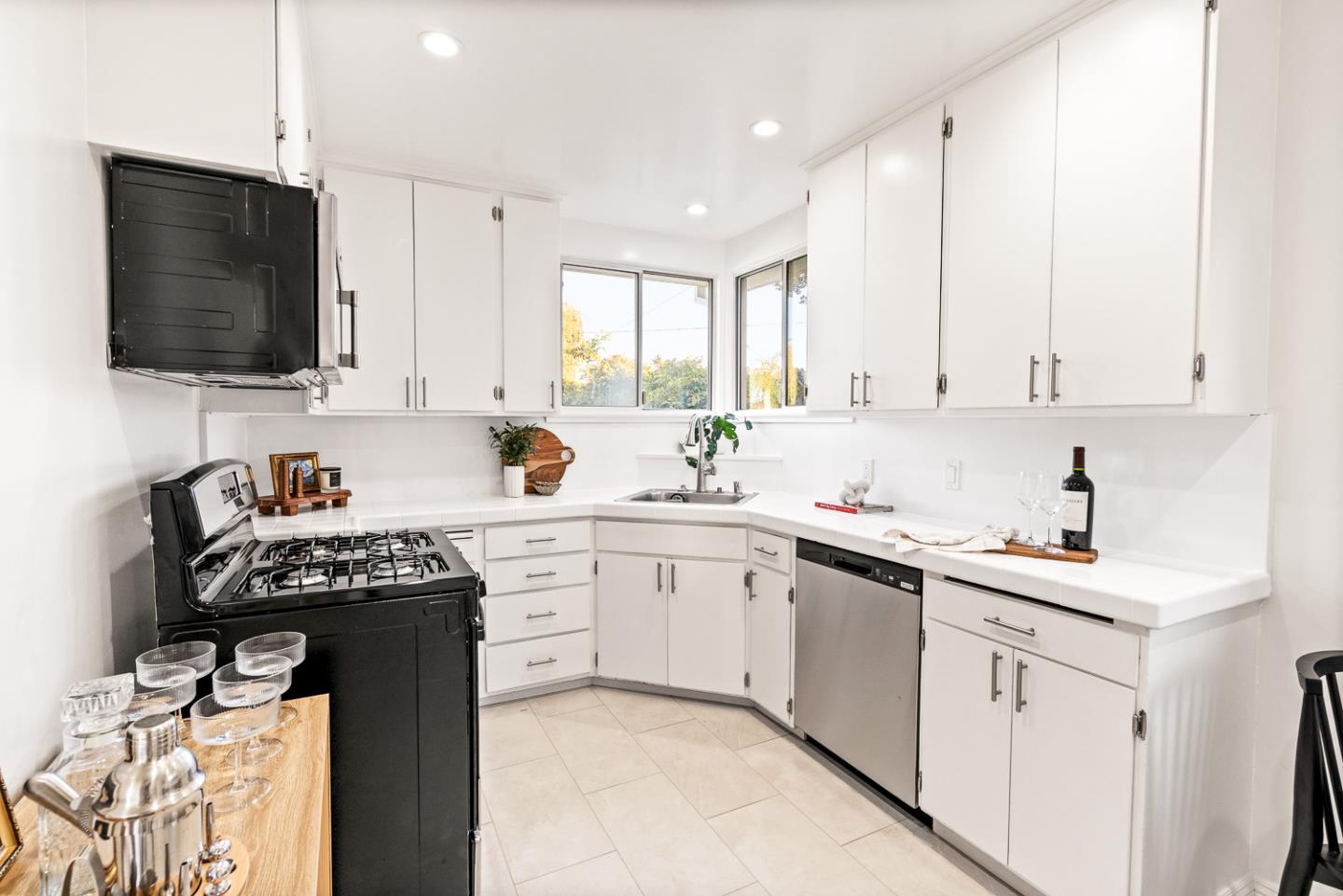 Detail Gallery Image 18 of 47 For 120 Greenwood Dr, South San Francisco,  CA 94080 - 3 Beds | 1 Baths