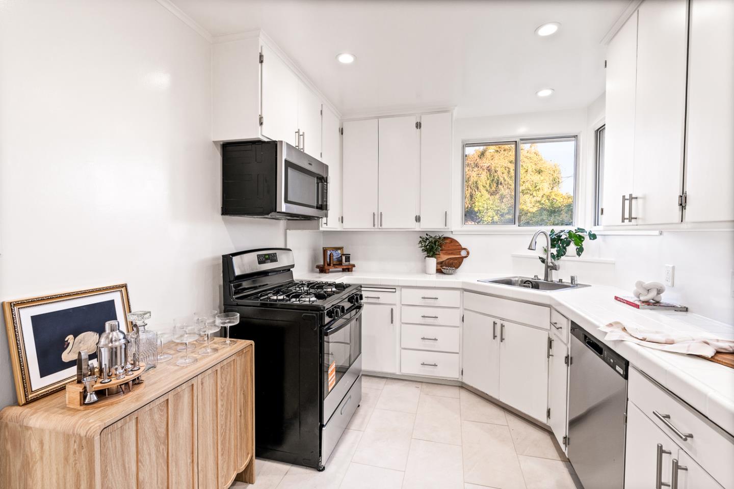 Detail Gallery Image 19 of 47 For 120 Greenwood Dr, South San Francisco,  CA 94080 - 3 Beds | 1 Baths