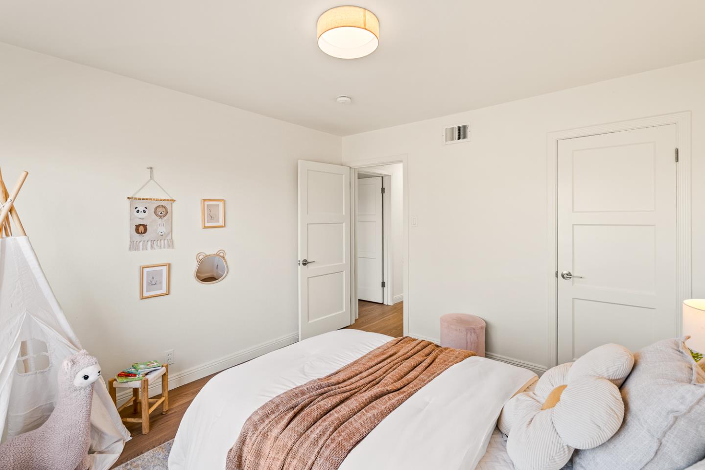 Detail Gallery Image 32 of 47 For 120 Greenwood Dr, South San Francisco,  CA 94080 - 3 Beds | 1 Baths