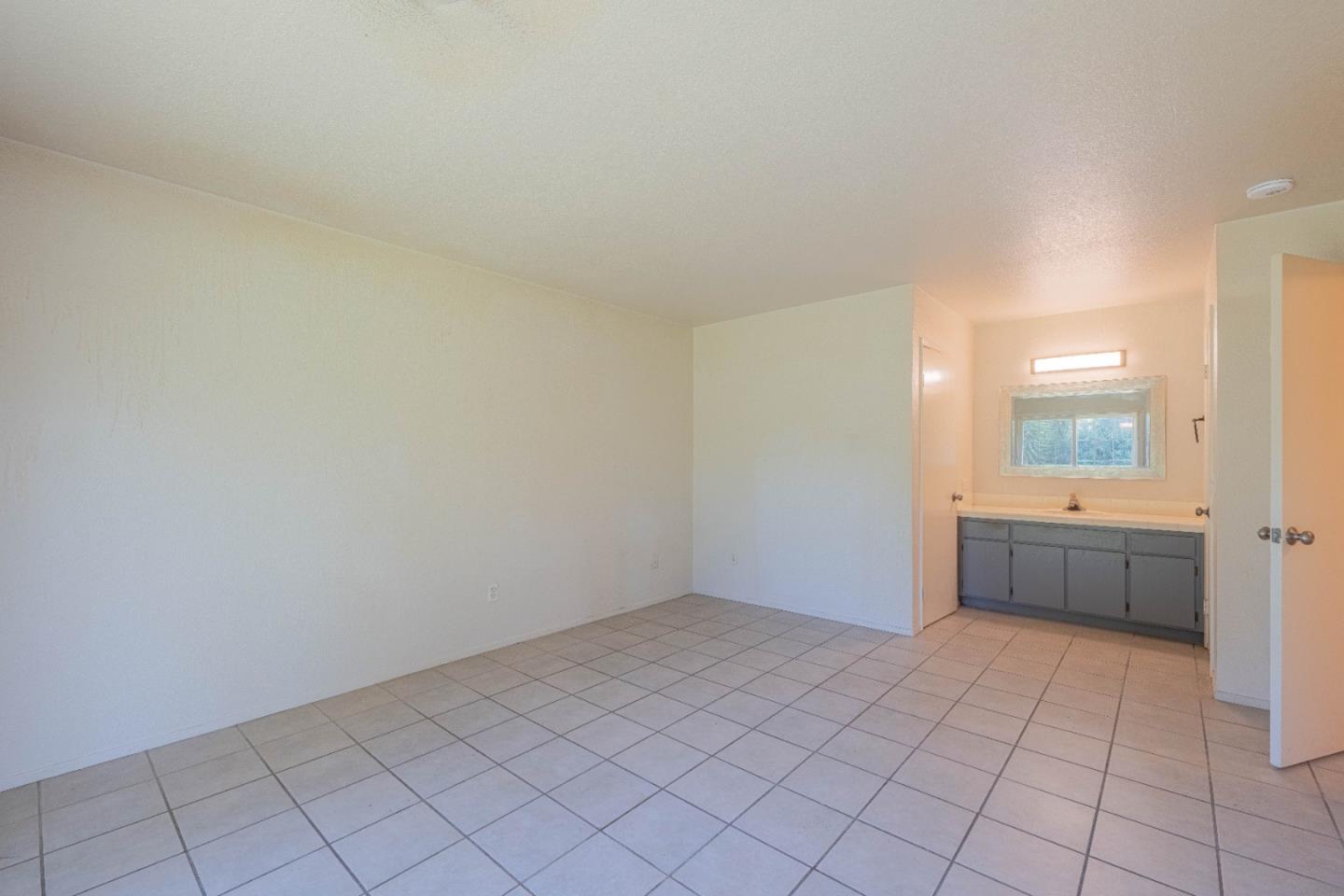 Detail Gallery Image 13 of 27 For 720 Clearview Dr, Hollister,  CA 95023 - 3 Beds | 2 Baths