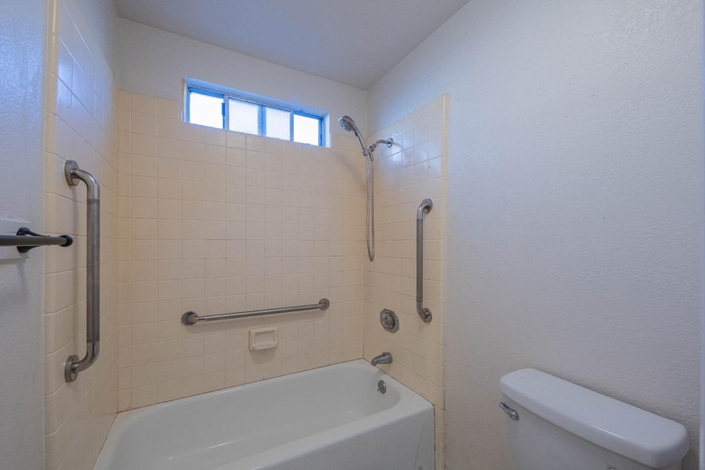 Detail Gallery Image 18 of 27 For 720 Clearview Dr, Hollister,  CA 95023 - 3 Beds | 2 Baths